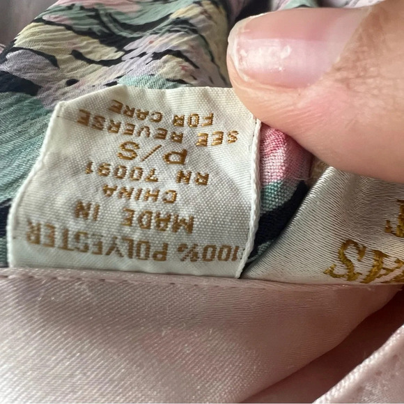 Victoria’s Secret gold label Floral Silky Pajama Top Vintage Shirt - Picture 8 of 8